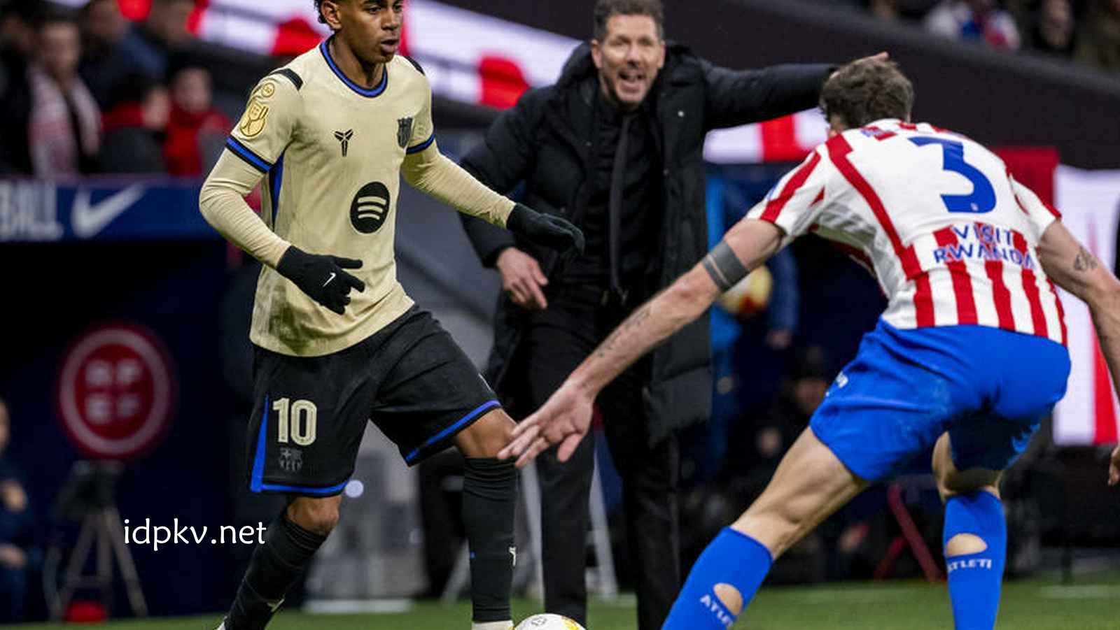 BB体育特别点评：国王杯-卢克曼传射格刀破门 加西亚染红巴萨半场崩盘0-4马竞