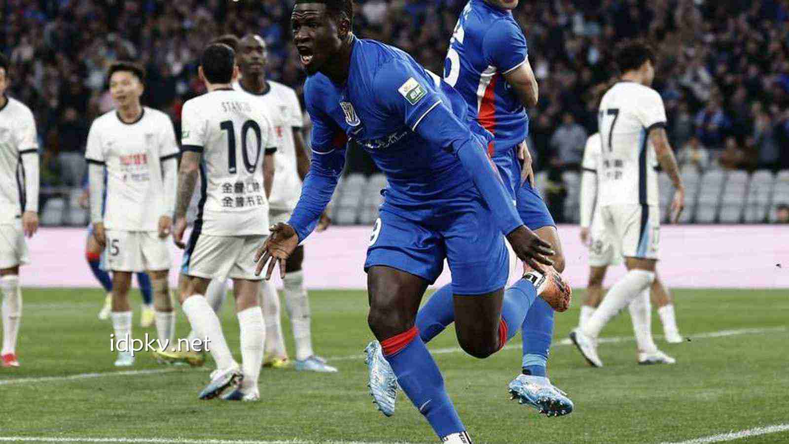 BB体育热点资讯 - 中超最佳阵容|泰山神锋入选 蓉城大腿梅开二度